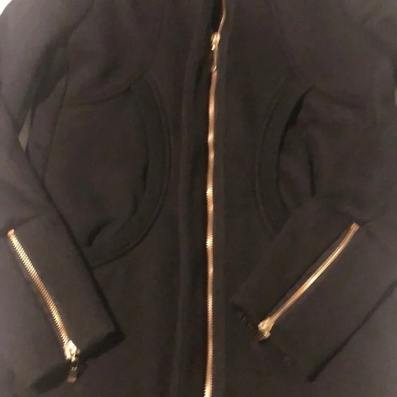 Warm zip up jacket in black with hoodie - Picture 2 of 8